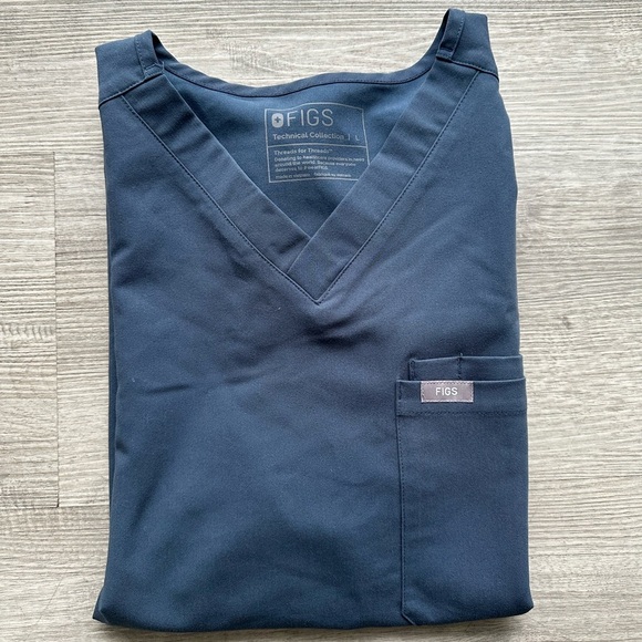 FIGS  Gray Scrub Top Sz L - Picture 1 of 2